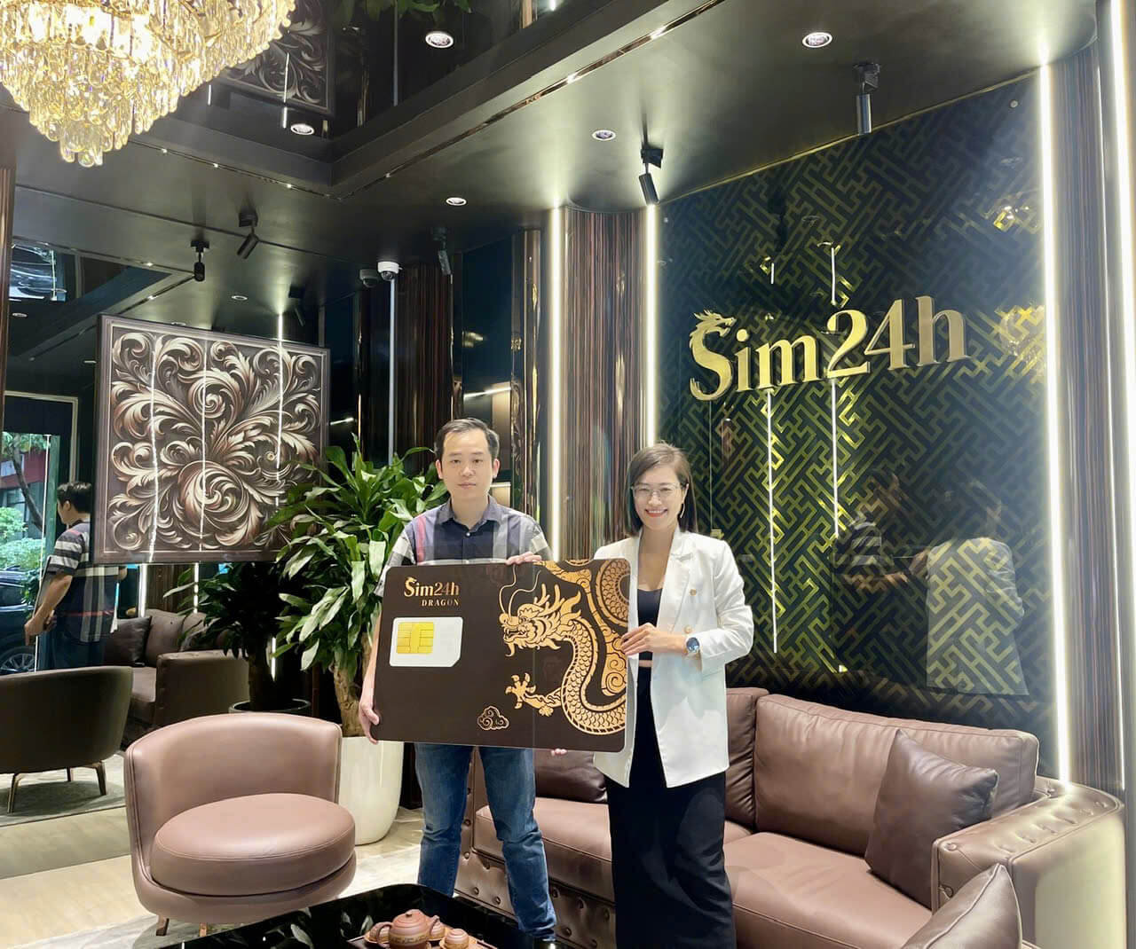 Cảm ơn Em Gái Hải Anh Media tuổi trẻ tài cao ghé thăm văn phòng giao dịch Sim24h