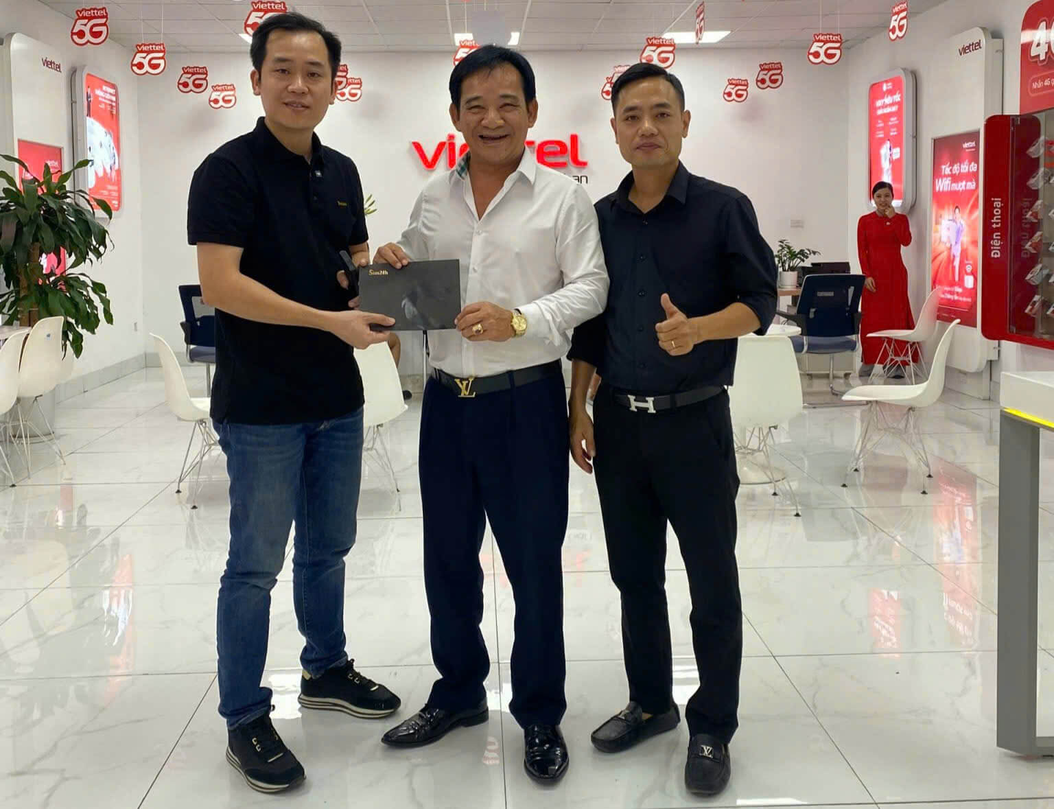 Nghệ Sỹ Quang Tèo - Đại gia chân đất Nhận SIM 09*991199 Ủng hộ Sim24h