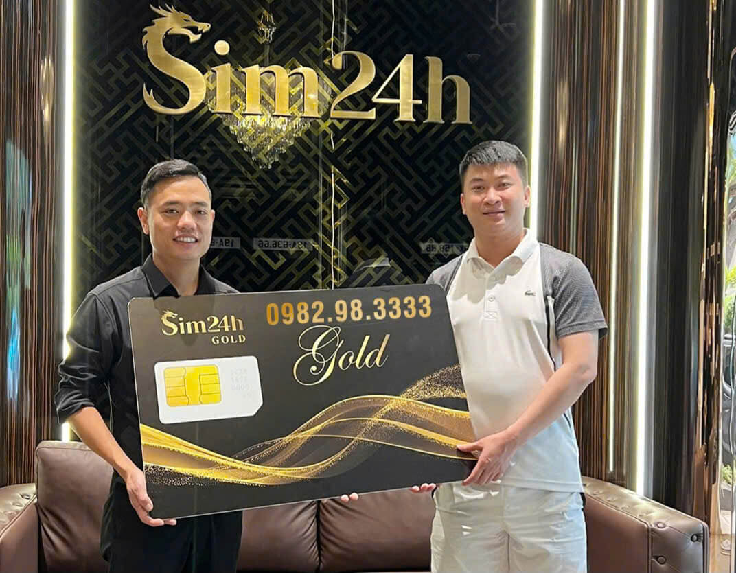 Khách hàng đi từ thành phố hòa bình qua Sim24h nhận SIM Tứ quý 3333